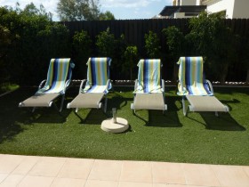 sun loungers free to use